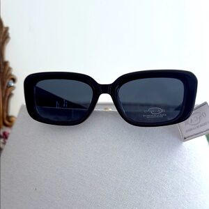 Oscar de la Renta Black Rectangular Sunglasses